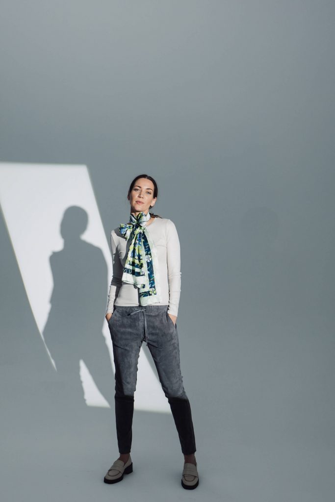 Outfit Ideen, Langarmshirt kombinieren, Outfit mit Schal, arrivato