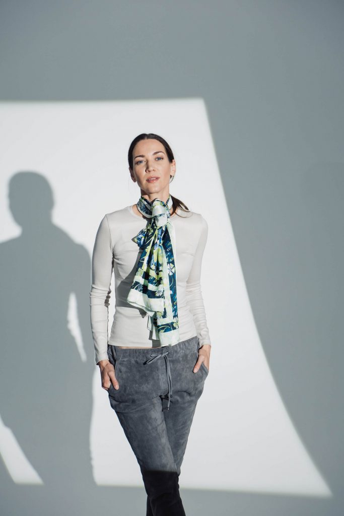 Outfit Ideen, Langarmshirt kombinieren, Outfit mit Schal, arrivato