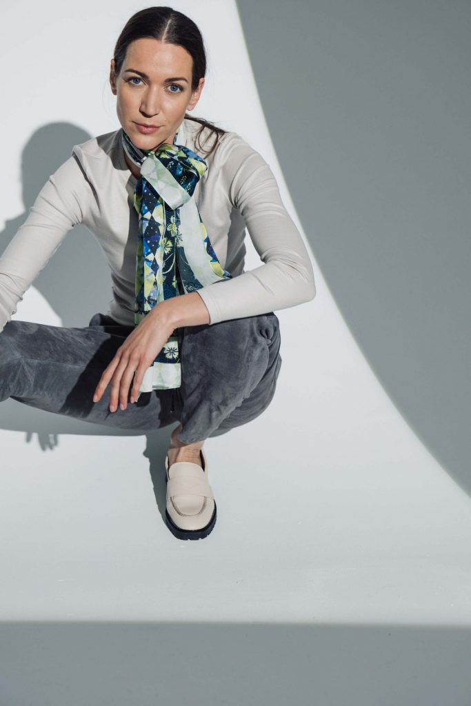 Outfit Ideen, Langarmshirt kombinieren, Outfit mit Schal, arrivato